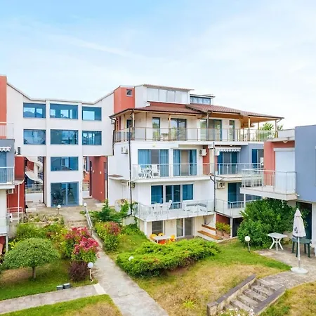 5 Min Walk From The 3 索佐波尔